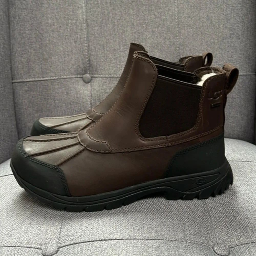 UGG MEN'S BUTTE CHELSEA BOOTS size 7/8